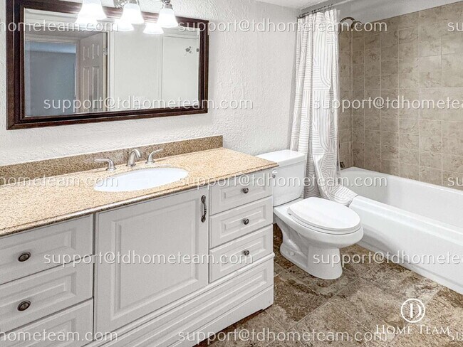 Building Photo - "Chic & Cozy 2-Bed Condo Retreat in Kirkland - 923 Sq Ft of Modern Living!"