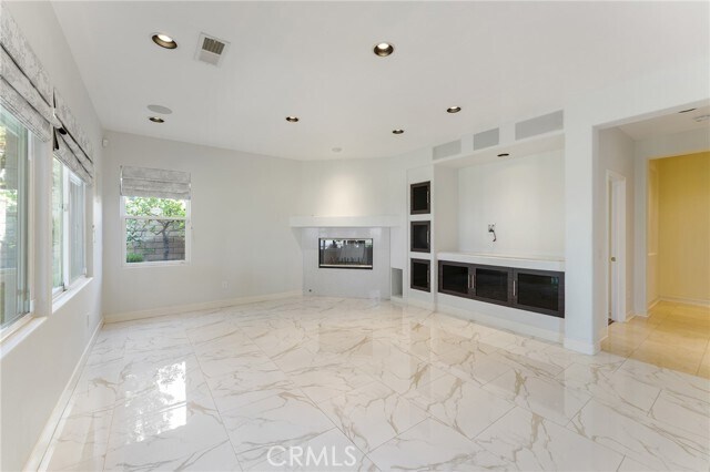 Building Photo - 2528 N San Miguel Dr