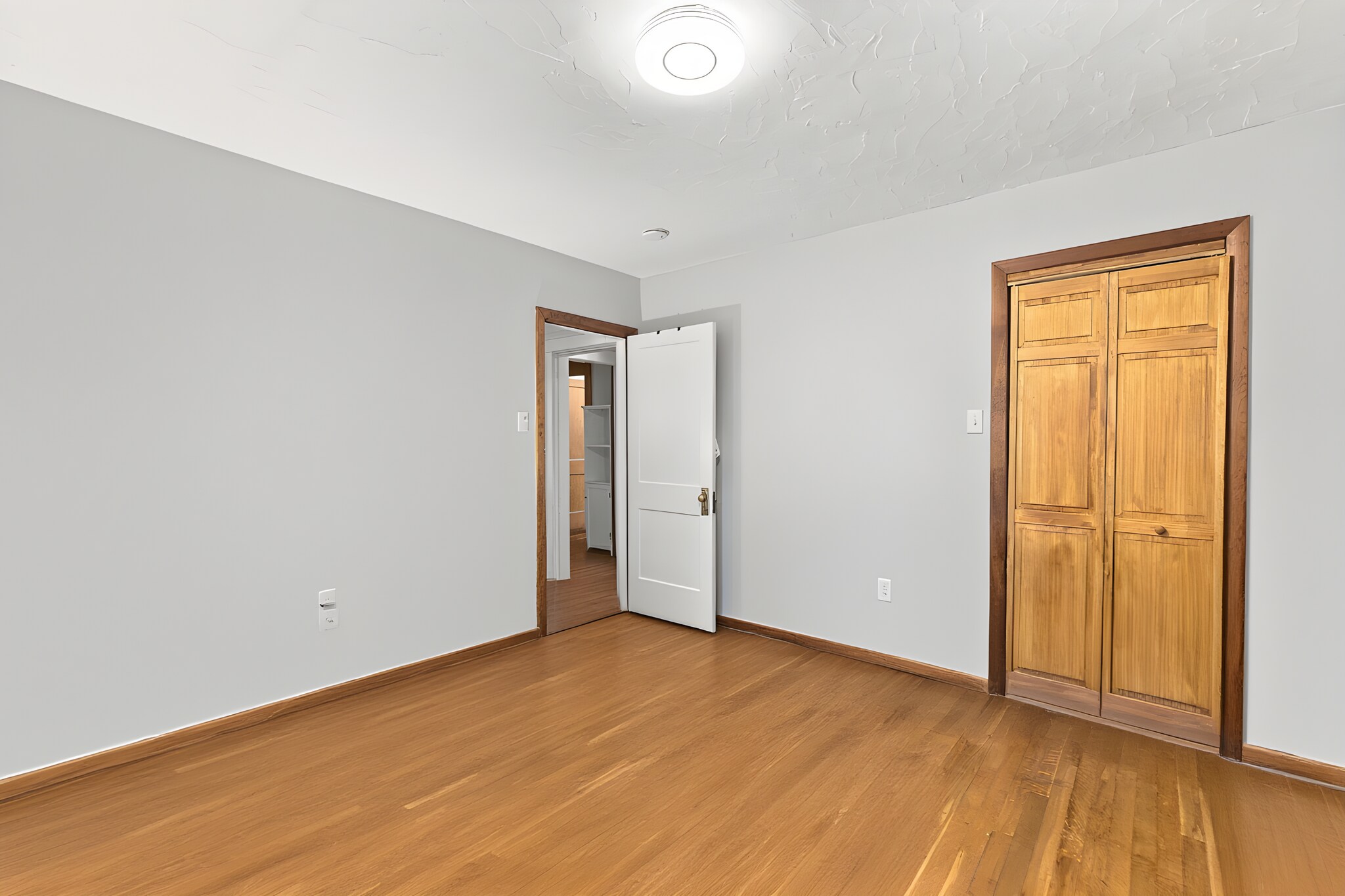 Building Photo - 99 Thorndike St