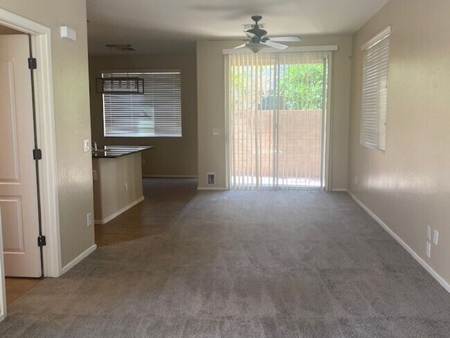 Building Photo - Gilbert 4 bedroom home
