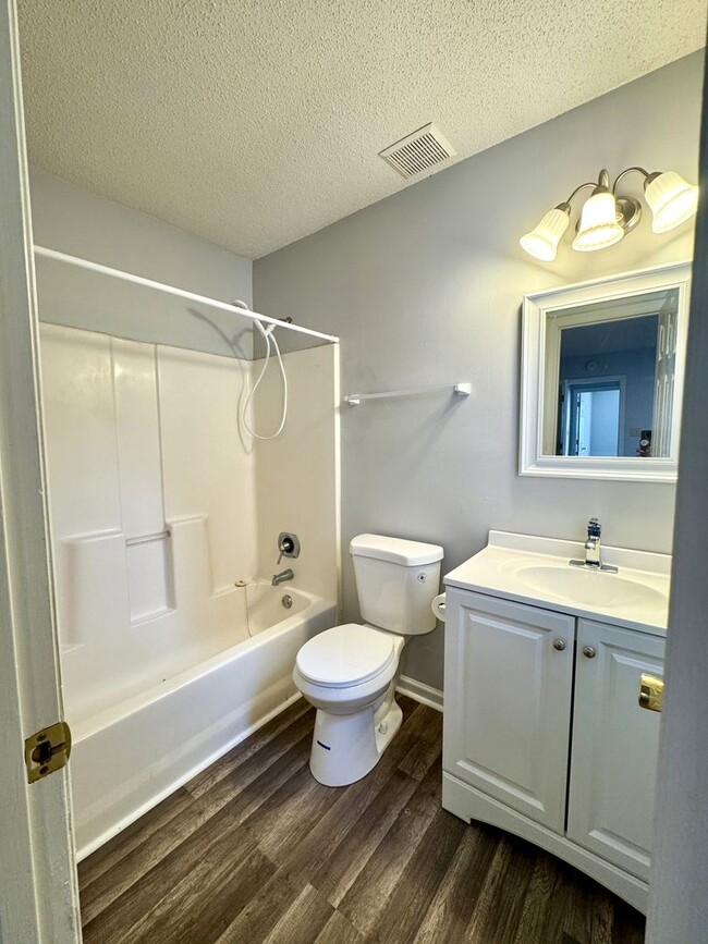 Building Photo - Gorgeous Duplex! Completely Remodeled!