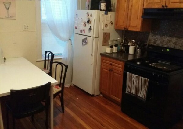 Building Photo - 65 Hillside St