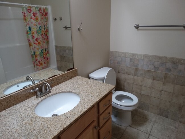 Building Photo - 602 Lynhurst Ave