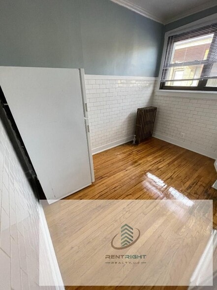 Building Photo - 6364 N Hermitage Ave
