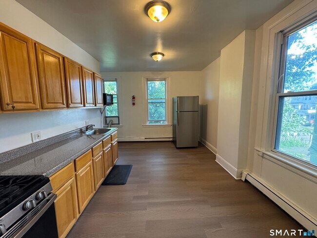 Building Photo - 1266 Park Ave