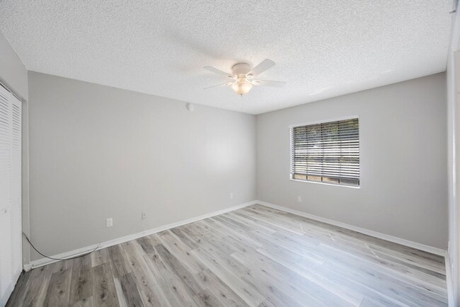 Building Photo - The Oaks at Safety Harbor 3 bedroom 2 bath