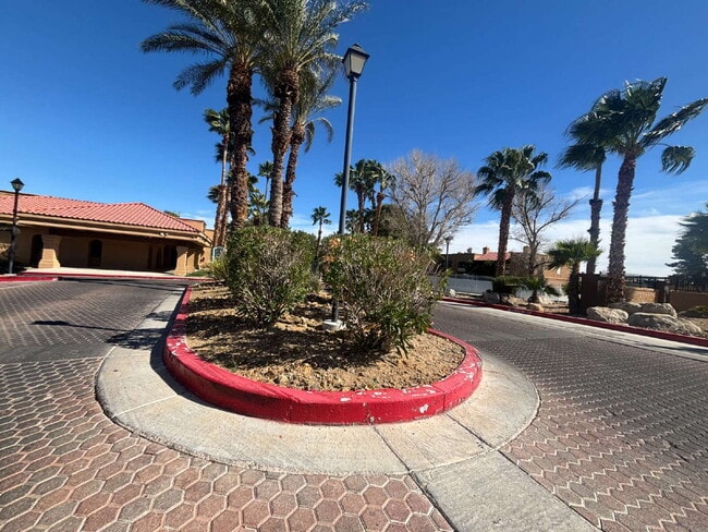 Building Photo - 2 Bed, 2 Bath condo, ground floor unit