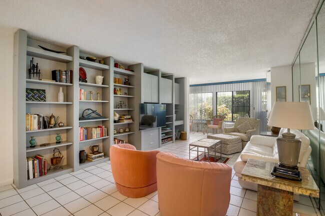 Building Photo - 3154 Via Poinciana