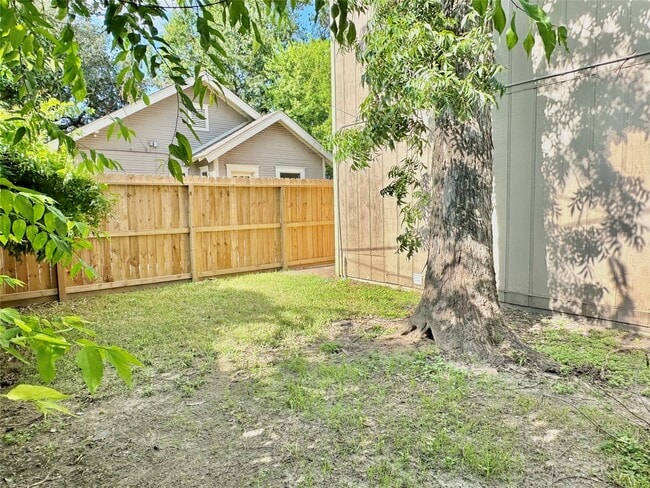 Building Photo - 114 Munford St