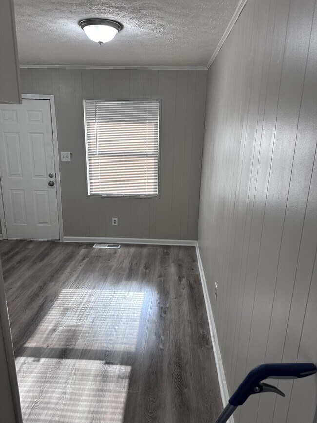 Building Photo - 657 Aubrey Dr