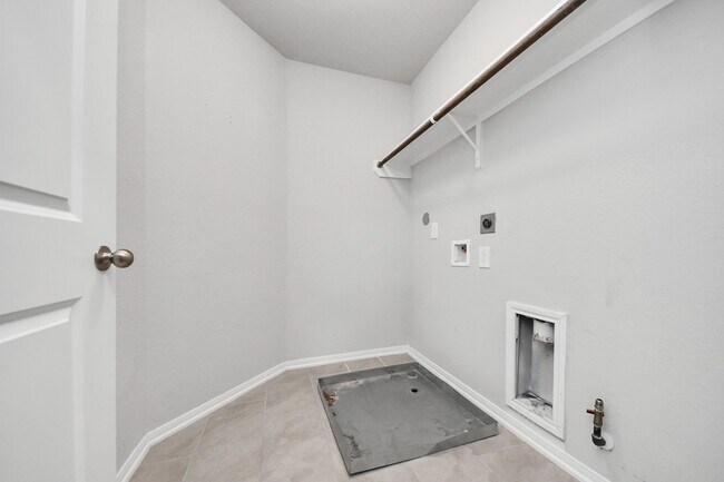 Building Photo - 4111 Fair Country Ln