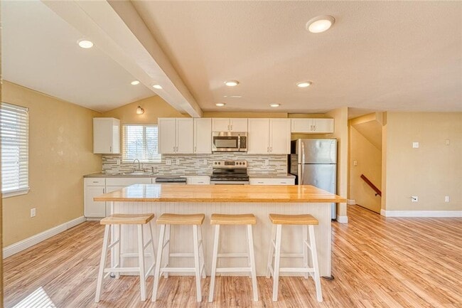 Building Photo - 296 Hartt Hill Dr
