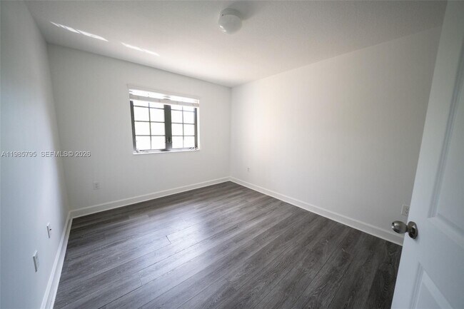 Building Photo - 470 NE 194th Terrace