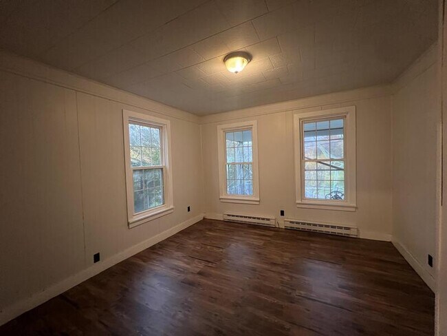 Building Photo - 197 Main St