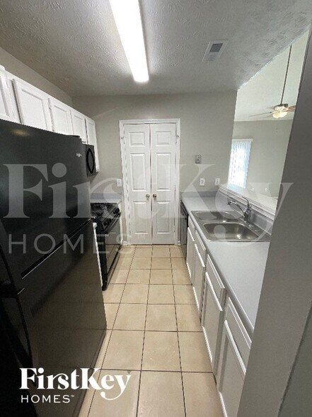 Building Photo - 3816 Benjamin Ct SW