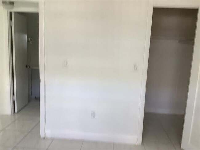 Building Photo - 8220 Sunrise Lakes Blvd