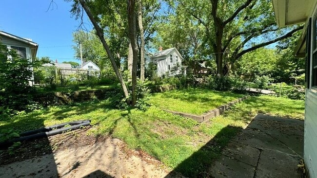 Building Photo - $2,100 | 4 Bedroom, 1.5 Bathroom Multi Flo...