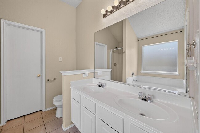 Building Photo - 844 Canyon Cove Dr