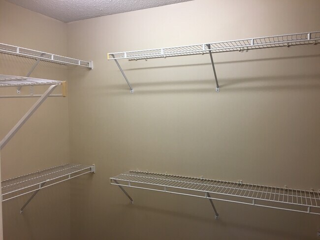 Building Photo - 1671 Heyford Cir NW