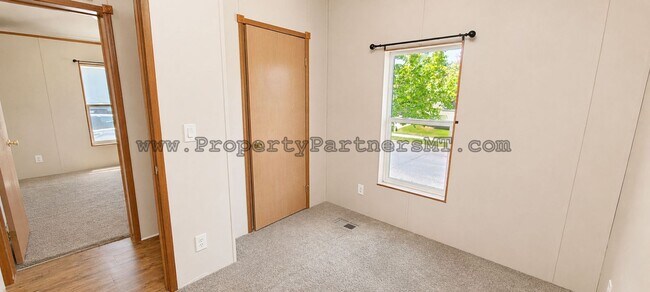 Building Photo - 118 Sunlight Ave