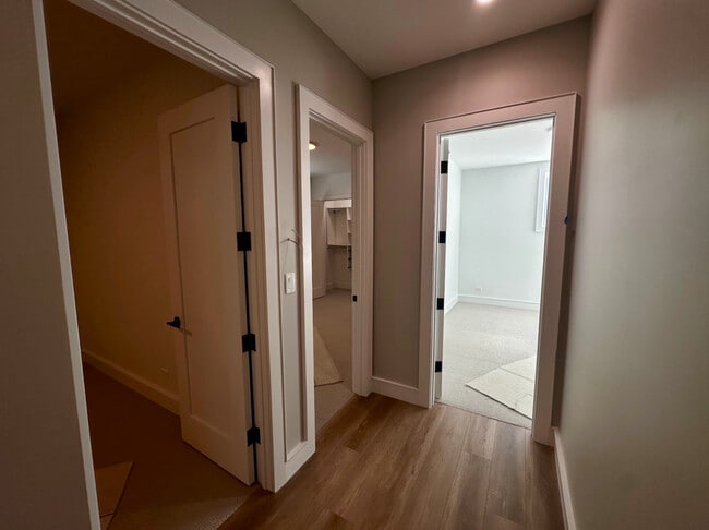 Building Photo - 4243 N Damen Ave