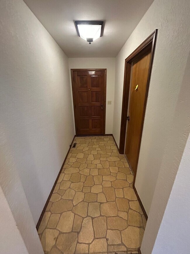 Building Photo - 4 Bedroom, 2 Bathroom House in Lynden with Fenced Yard