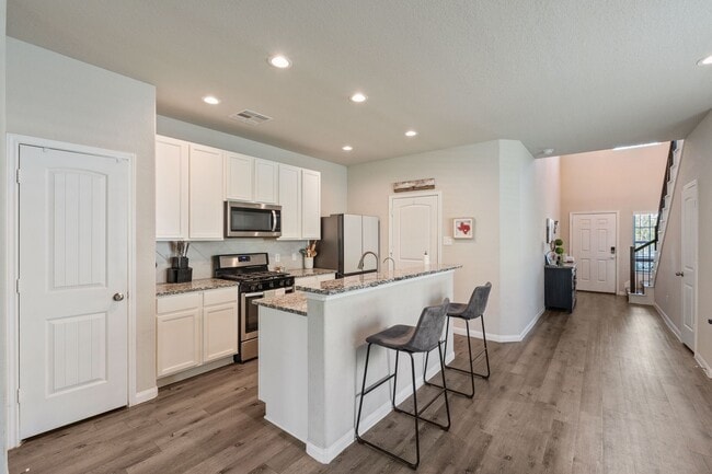 Building Photo - 2221 Raider Dr