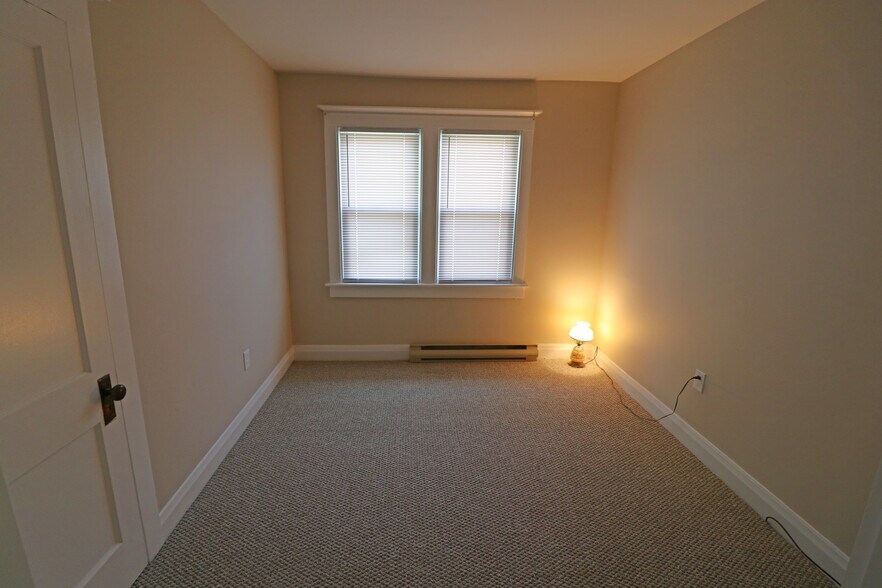 Building Photo - 318 S Watson St