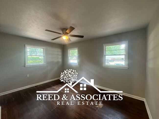 Building Photo - 4 Bedroom in Shelby Forest- Frayser