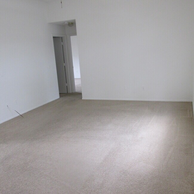 Building Photo - 1611 SE Mariana Rd