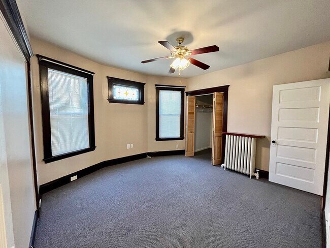 Building Photo - 22 Pleasant St