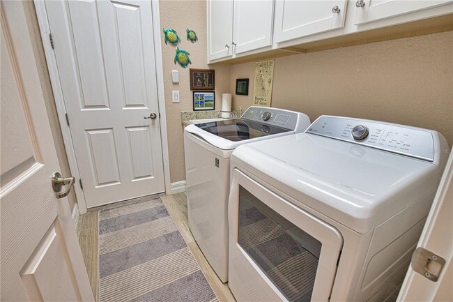 Building Photo - 25046 Spartina Dr