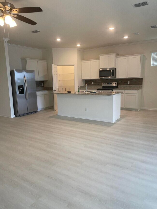 Building Photo - 12432 Arabella Dr