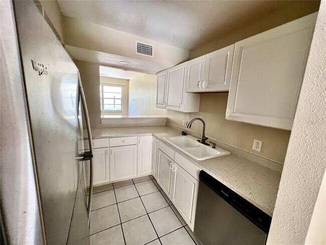 Building Photo - 4885 Rilma Ave