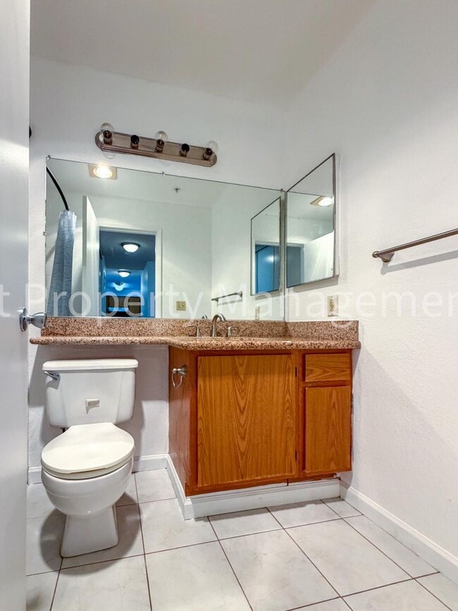 Building Photo - 39224 Guardino Dr