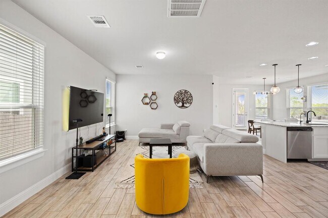 Building Photo - 129 Stone Cyn Dr
