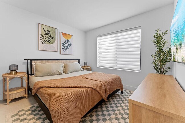 Building Photo - 302 SW 12th Ave