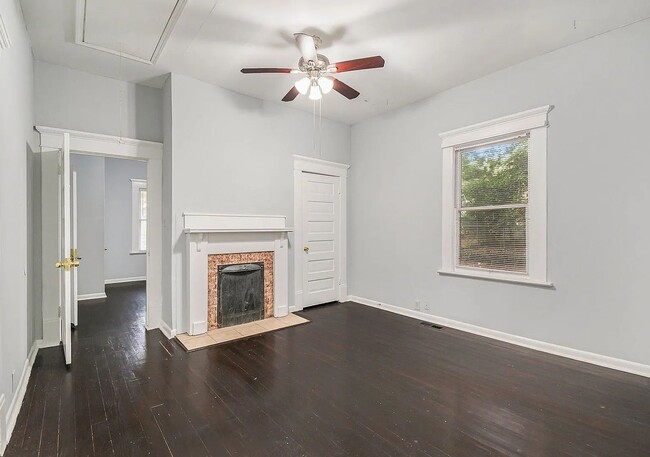Building Photo - Spacious 3bd/2ba in Capitol View w/ Huge F...