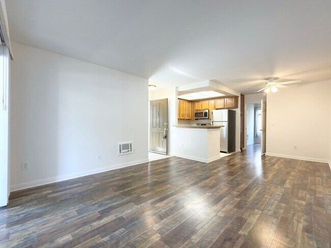 Building Photo - Lower Level Condo in Gated Arbor Hill!