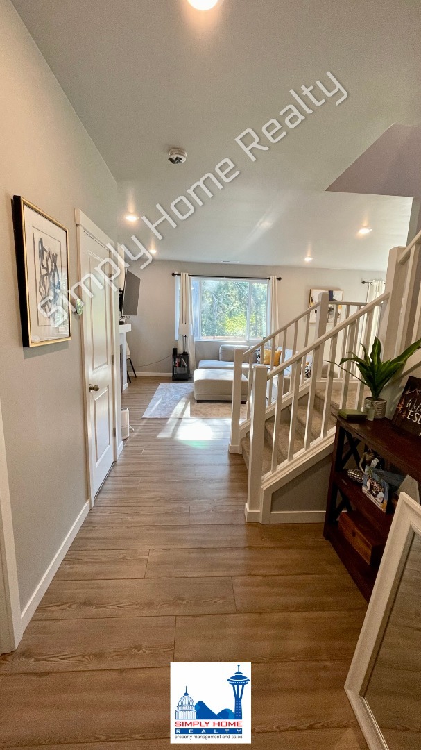Building Photo - Step into the luxurious comfort of your dream home!