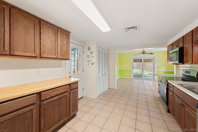 Building Photo - 120 Obtuse Hill Rd