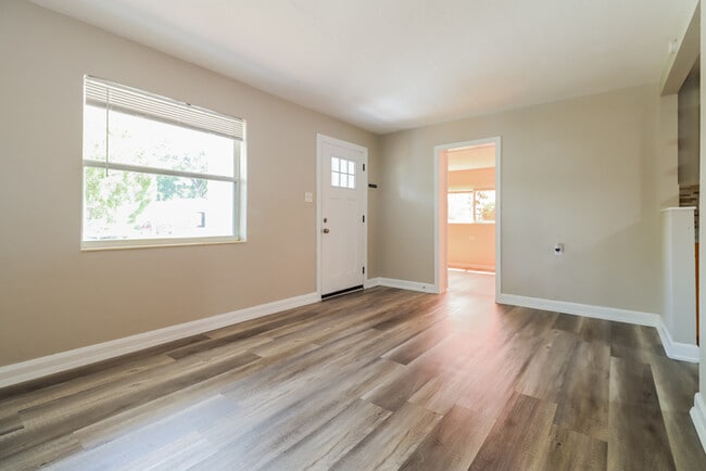 Building Photo - 2145 25th Ave N