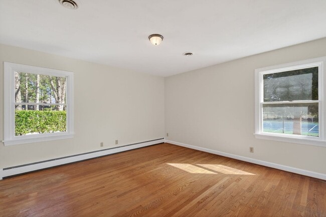 Building Photo - 2305 Lakewood Ln