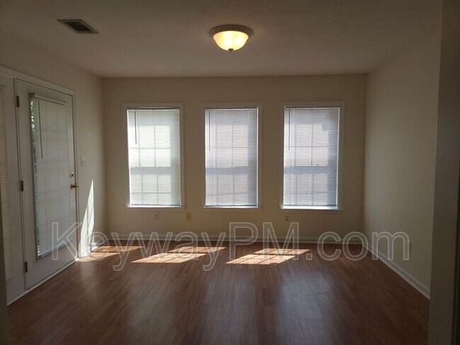 Building Photo - 123 Portofino Ln SW