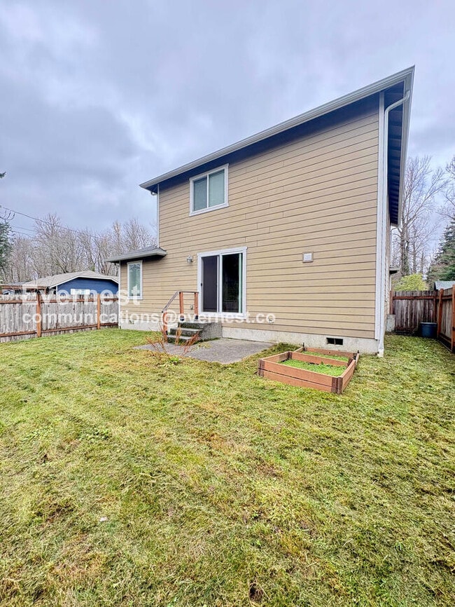 Building Photo - 111 W 6th St