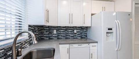 Building Photo - 2740 W 61st St