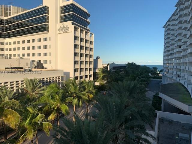 Building Photo - 100 Lincoln Rd