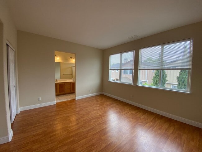 Building Photo - 3 Bedroom Home in SW Santa Rosa