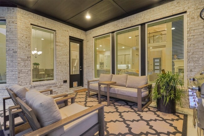 Building Photo - 15230 Tree Swallow Ct