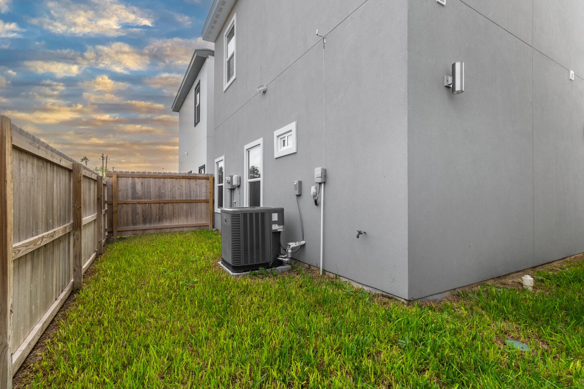 Building Photo - 2604 Kerria Ave